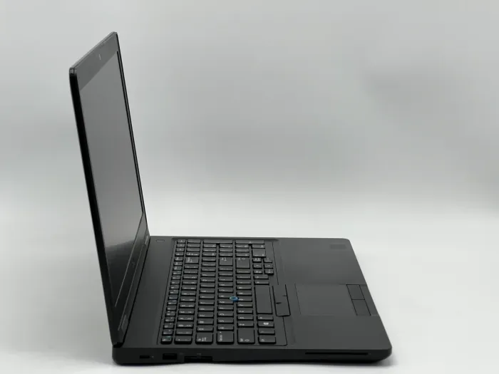 Ноутбук Dell Latitude 5590, i5-7300U, 8 GB, 120 GB, Intel HD Graphics 620, 1366x768, TN [SH26061038] БУ - зображення 2