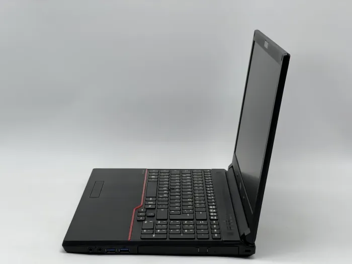 Ноутбук Fujitsu LifeBook E556, i5-6300U, 8 GB, 120 GB, Intel HD Graphics 520, 1366x768, TN [DV2608226] БУ - изображение 3
