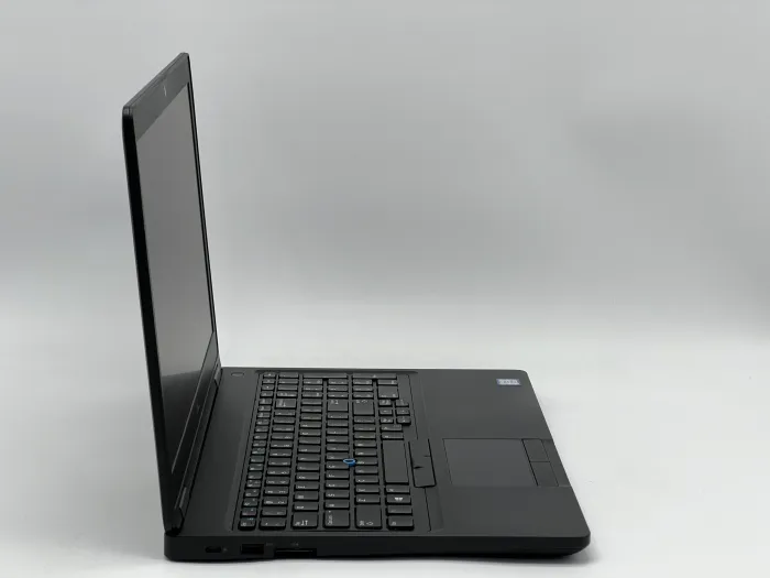 Ноутбук Dell Latitude 5590, i5-7300U, 8 GB, 120 GB, Intel HD Graphics 620, 1366x768, TN [SH26061013] БУ - зображення 2