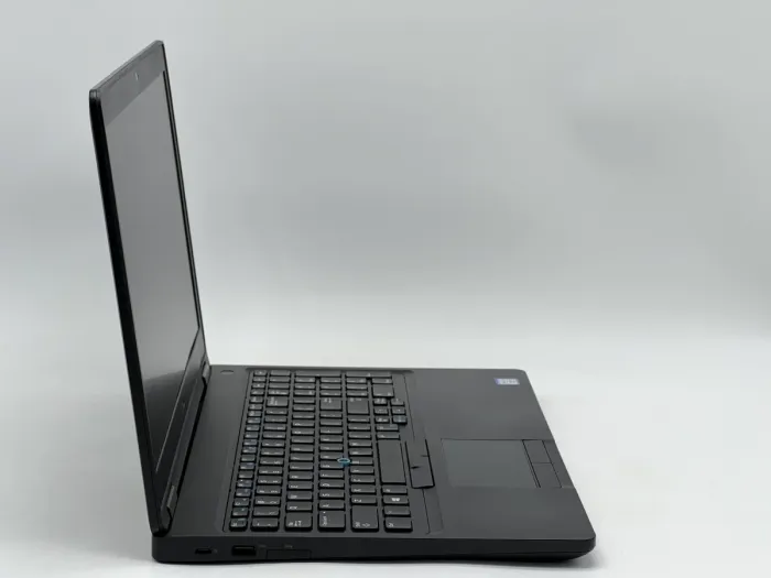 Ноутбук Dell Latitude 5590, i5-7300U, 8 GB, 120 GB, Intel HD Graphics 620, 1366x768, TN [SH2605904] БУ - зображення 2