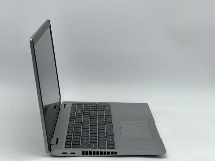Ноутбук Dell Latitude 5520, i7-1165G7, 16 GB, 240 GB, Intel Iris Xe Graphics, 1920x1080, IPS [SH2609222] БУ - зображення 2