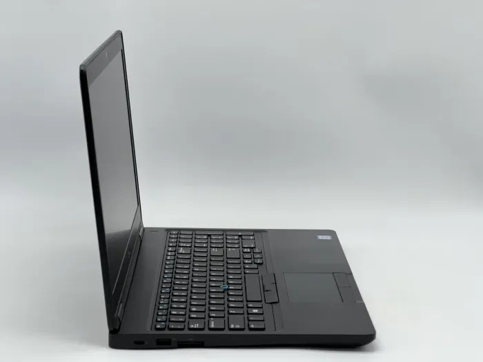 Ноутбук Dell Latitude 5590, i5-7300U, 8 GB, 120 GB, Intel HD Graphics 620, 1366x768, TN [SH26061010] БУ - зображення 2