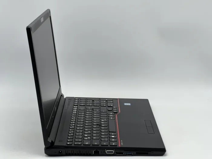 Ноутбук Fujitsu LifeBook E556, i5-6300U, 8 GB, 120 GB, Intel HD Graphics 520, 1366x768, TN [DV2608228] БУ - изображение 2
