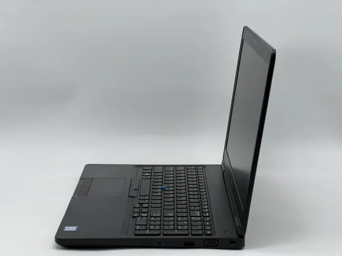 Ноутбук Dell Latitude 5590, i5-7300U, 8 GB, 120 GB, Intel HD Graphics 620, 1366x768, TN [SH26061031] БУ - зображення 3