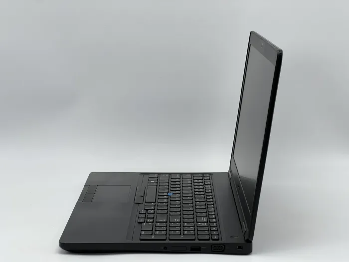 Ноутбук Dell Latitude 5590, i5-7300U, 8 GB, 120 GB, Intel HD Graphics 620, 1366x768, TN [SH26061040] БУ - зображення 3