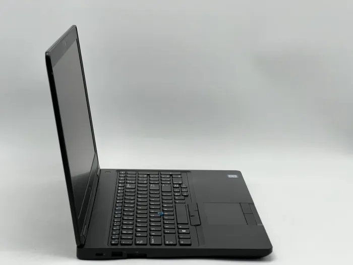 Ноутбук Dell Latitude 5590, i5-7300U, 8 GB, 120 GB, Intel HD Graphics 620, 1366x768, TN [SH26061032] БУ - зображення 2