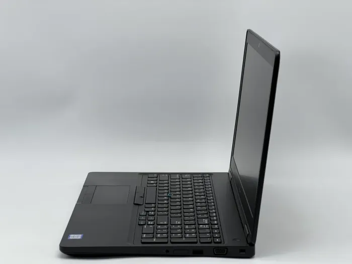 Ноутбук Dell Latitude 5590, i5-7300U, 8 GB, 120 GB, Intel HD Graphics 620, 1366x768, TN [SH26061010] БУ - зображення 3