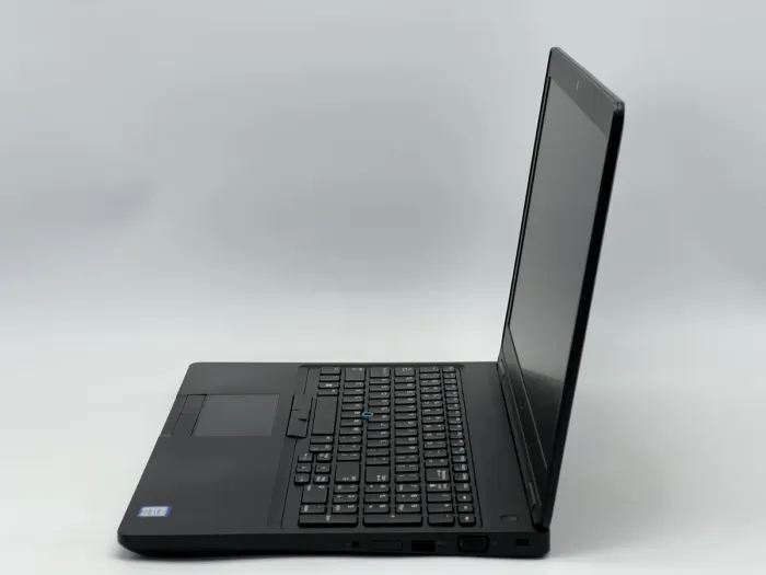 Ноутбук Dell Latitude 5590, i5-7300U, 8 GB, 120 GB, Intel HD Graphics 620, 1366x768, TN [SH26061403] БУ - зображення 3