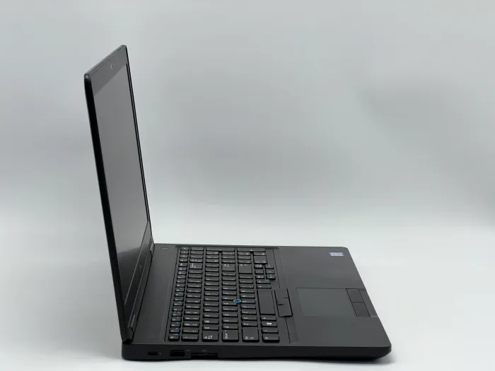 Ноутбук Dell Latitude 5590, i5-7300U, 8 GB, 120 GB, Intel HD Graphics 620, 1366x768, TN [SH26051067] БУ - зображення 2