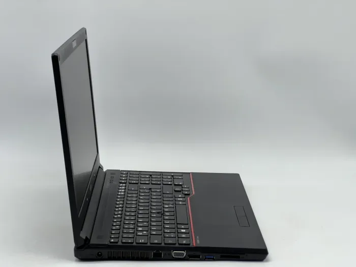 Ноутбук Fujitsu LifeBook E556, i5-6300U, 8 GB, 120 GB, Intel HD Graphics 520, 1366x768, TN [DV2608231] БУ - зображення 2