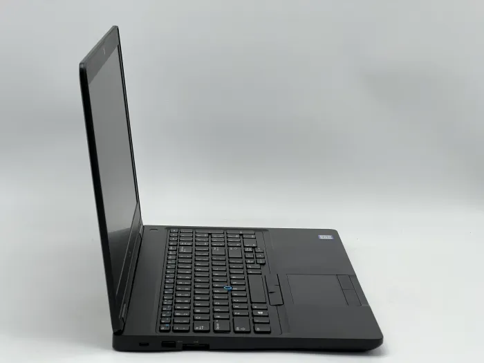 Ноутбук Dell Latitude 5590, i5-7300U, 8 GB, 120 GB, Intel HD Graphics 620, 1366x768, TN [SH26051039] БУ - зображення 2