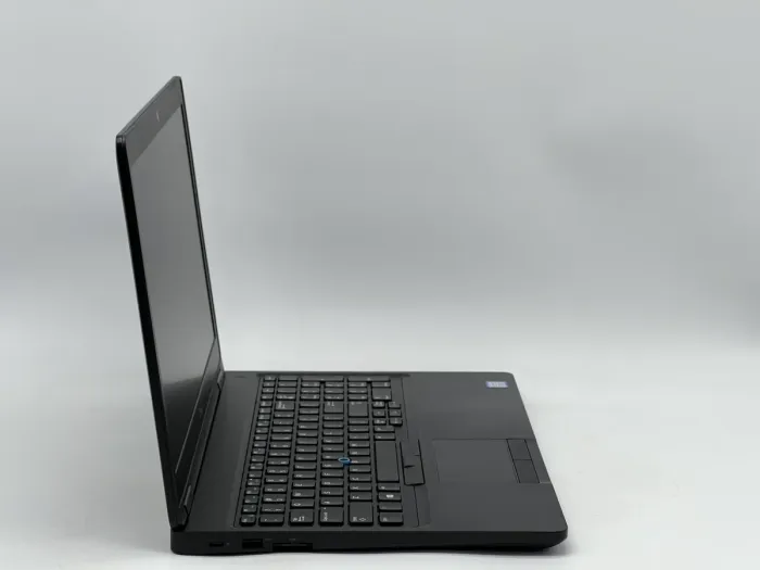 Ноутбук Dell Latitude 5590, i5-7300U, 8 GB, 120 GB, Intel HD Graphics 620, 1366x768, TN [SH2605908] БУ - зображення 2