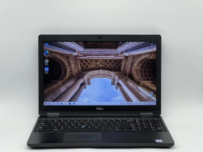 Ноутбук Dell Latitude 5590, i5-7300U, 8 GB, 120 GB, Intel HD Graphics 620, 1366x768, TN [SH26061032] БУ - зображення 1