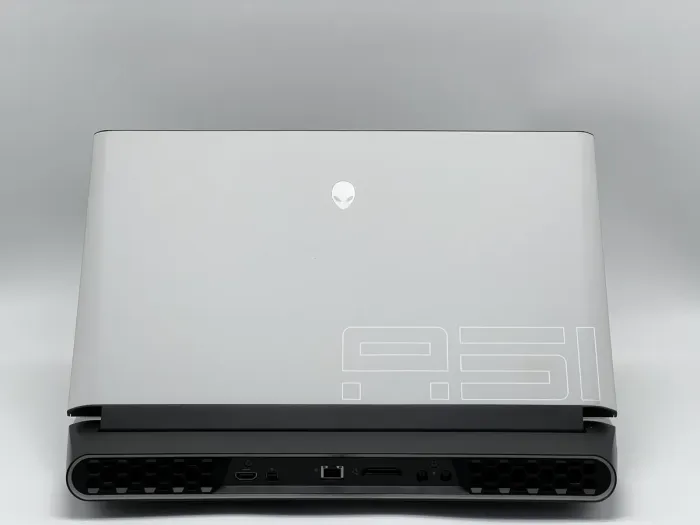 Ноутбук Dell Alienware Area 51m, Intel Core i9-9900K, 32 GB, 960 GB, NVIDIA GeForce RTX 2080, 1920x1080, IPS [SH2509588] БУ - зображення 4