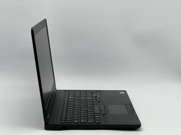 Ноутбук Dell Latitude 5590, i5-7300U, 8 GB, 120 GB, Intel HD Graphics 620, 1366x768, TN [SH2605896] БУ - зображення 2