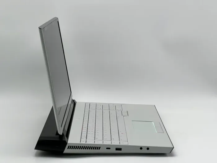 Ноутбук Dell Alienware Area 51m, Intel Core i9-9900K, 32 GB, 960 GB, NVIDIA GeForce RTX 2080, 1920x1080, IPS [SH2509588] БУ - зображення 2