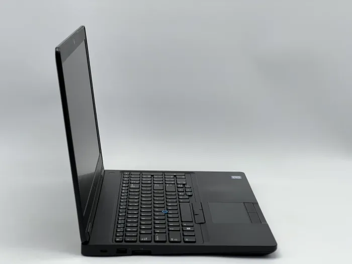 Ноутбук Dell Latitude 5590, i5-7300U, 8 GB, 120 GB, Intel HD Graphics 620, 1366x768, TN [SH26051089] БУ - зображення 2