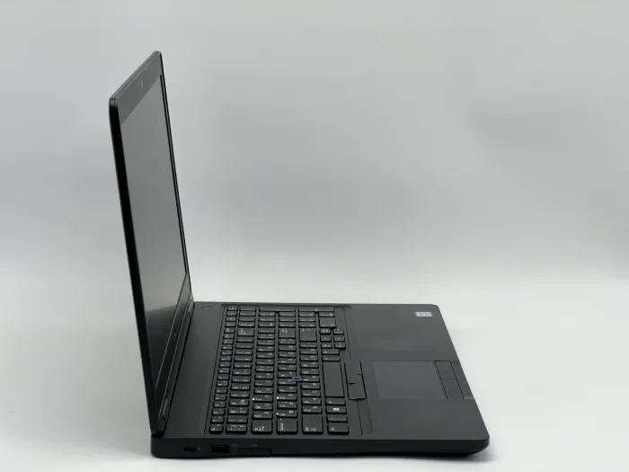 Ноутбук Dell Latitude 5590, i5-7300U, 8 GB, 120 GB, Intel HD Graphics 620, 1366x768, TN [SH2606137] БУ - зображення 2