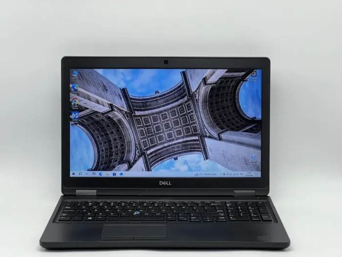 Ноутбук Dell Latitude 5590, i5-7300U, 8 GB, 120 GB, Intel HD Graphics 620, 1366x768, TN [SH26061038] БУ - зображення 1