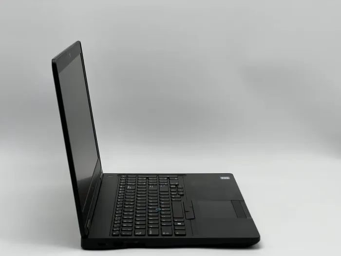 Ноутбук Dell Latitude 5590, i5-7300U, 8 GB, 120 GB, Intel HD Graphics 620, 1366x768, TN [SH2605897] БУ - зображення 2