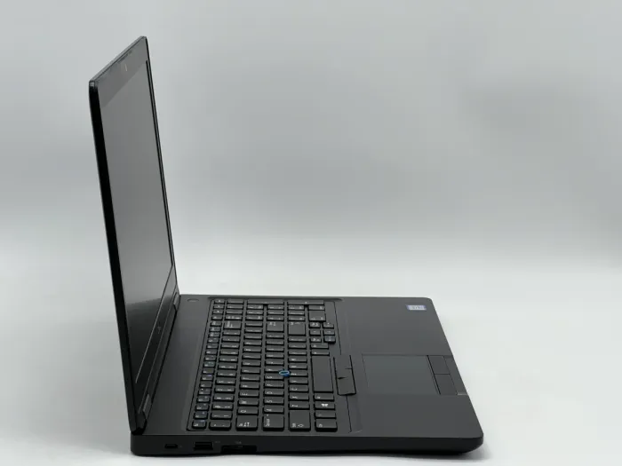 Ноутбук Dell Latitude 5590, i5-7300U, 8 GB, 120 GB, Intel HD Graphics 620, 1366x768, TN [SH2606964] БУ - зображення 2