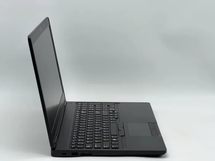 Ноутбук Dell Latitude 5590, i5-7300U, 8 GB, 120 GB, Intel HD Graphics 620, 1366x768, TN [SH26061020] БУ - зображення 2