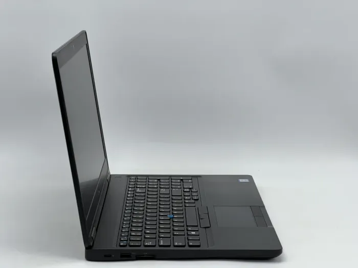Ноутбук Dell Latitude 5590, i5-7300U, 8 GB, 120 GB, Intel HD Graphics 620, 1366x768, TN [SH26061008] БУ - изображение 2