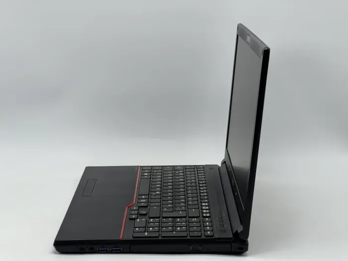Ноутбук Fujitsu LifeBook E556, i5-6200U, 8 GB, 120 GB, Intel HD Graphics 520, 1366x768, TN [DV2608227] БУ - изображение 3