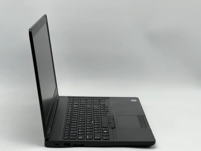 Ноутбук Dell Latitude 5590, i5-7300U, 8 GB, 120 GB, Intel HD Graphics 620, 1366x768, TN [SH26061023] БУ - зображення 2