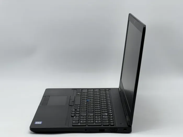 Ноутбук Dell Latitude 5590, i5-7300U, 8 GB, 120 GB, Intel HD Graphics 620, 1366x768, TN [SH26061009] БУ - зображення 3