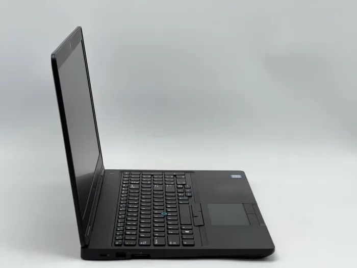 Ноутбук Dell Latitude 5590, i5-7300U, 8 GB, 120 GB, Intel HD Graphics 620, 1366x768, TN [SH26061403] БУ - зображення 2