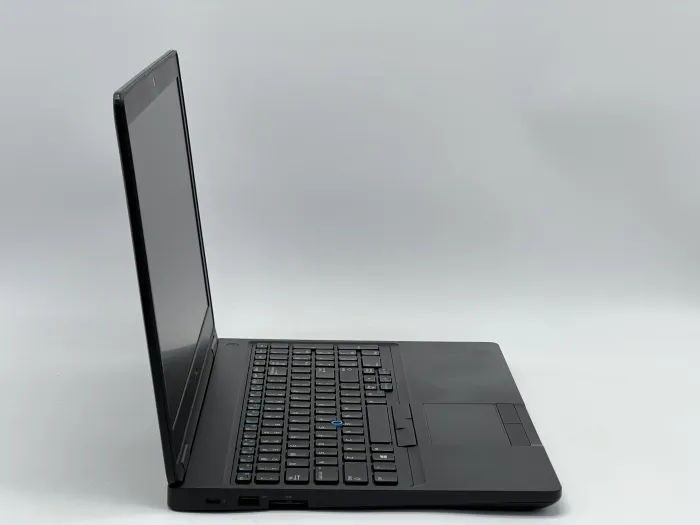 Ноутбук Dell Latitude 5590, i5-7300U, 8 GB, 120 GB, Intel HD Graphics 620, 1366x768, TN [SH26061040] БУ - зображення 2