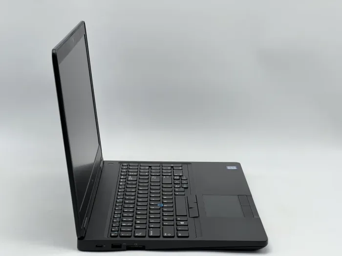 Ноутбук Dell Latitude 5590, i5-7300U, 8 GB, 120 GB, Intel HD Graphics 620, 1366x768, TN [SH26061009] БУ - зображення 2