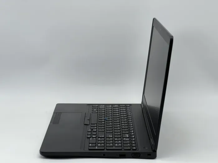 Ноутбук Dell Latitude 5590, i5-7300U, 8 GB, 120 GB, Intel HD Graphics 620, 1366x768, TN [SH2605874] БУ - зображення 3