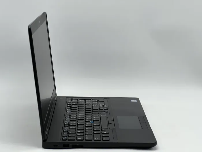 Ноутбук Dell Latitude 5590, i5-7300U, 8 GB, 120 GB, Intel HD Graphics 620, 1366x768, TN [SH26061624] БУ - зображення 2
