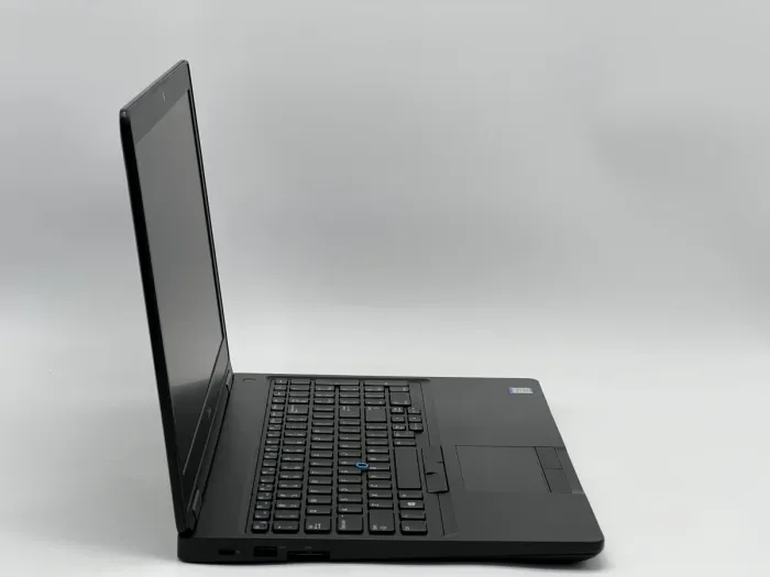Ноутбук Dell Latitude 5590, i5-7300U, 8 GB, 120 GB, Intel HD Graphics 620, 1366x768, TN [SH26061031] БУ - зображення 2