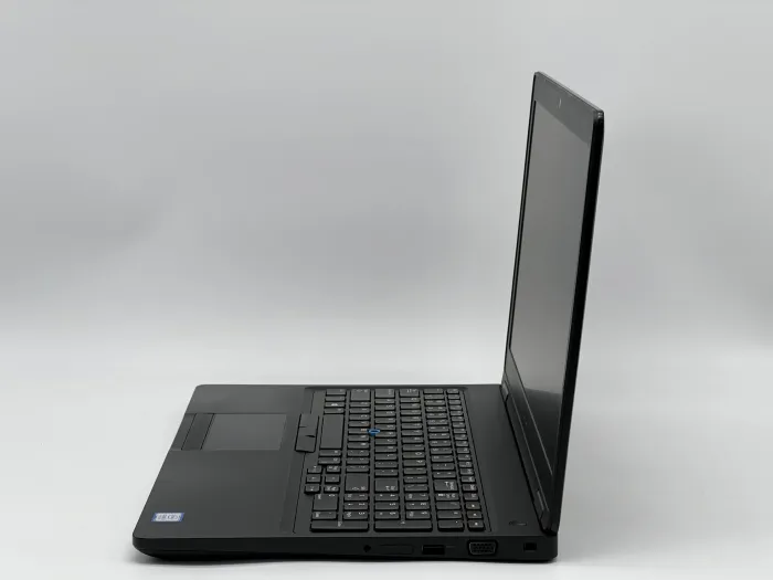 Ноутбук Dell Latitude 5590, i5-7300U, 8 GB, 120 GB, Intel HD Graphics 620, 1366x768, TN [SH26061011] БУ - зображення 3
